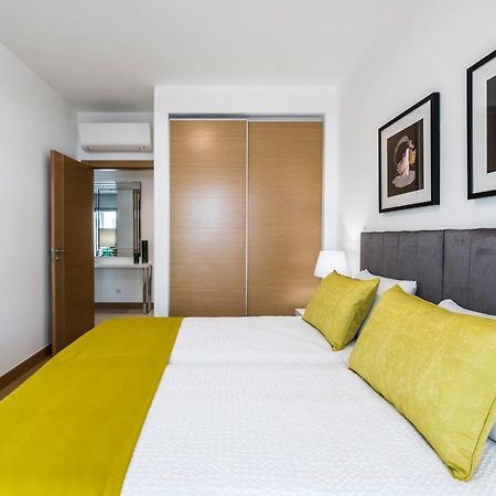 Coolhouses Lagos, 2 Bed Stylish City Flat, Rooftop Shared Pool, Clayheart Dış mekan fotoğraf