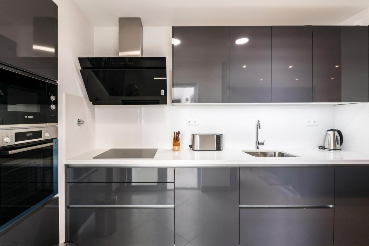 Coolhouses Lagos, 2 Bed Stylish City Flat, Rooftop Shared Pool, Clayheart Dış mekan fotoğraf