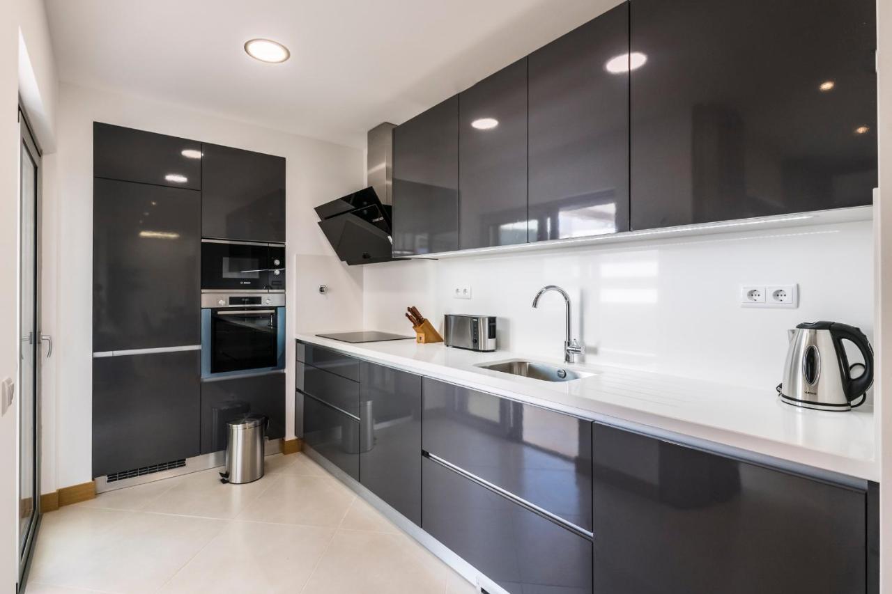 Coolhouses Lagos, 2 Bed Stylish City Flat, Rooftop Shared Pool, Clayheart Dış mekan fotoğraf