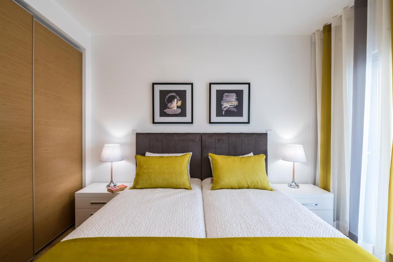 Coolhouses Lagos, 2 Bed Stylish City Flat, Rooftop Shared Pool, Clayheart Dış mekan fotoğraf