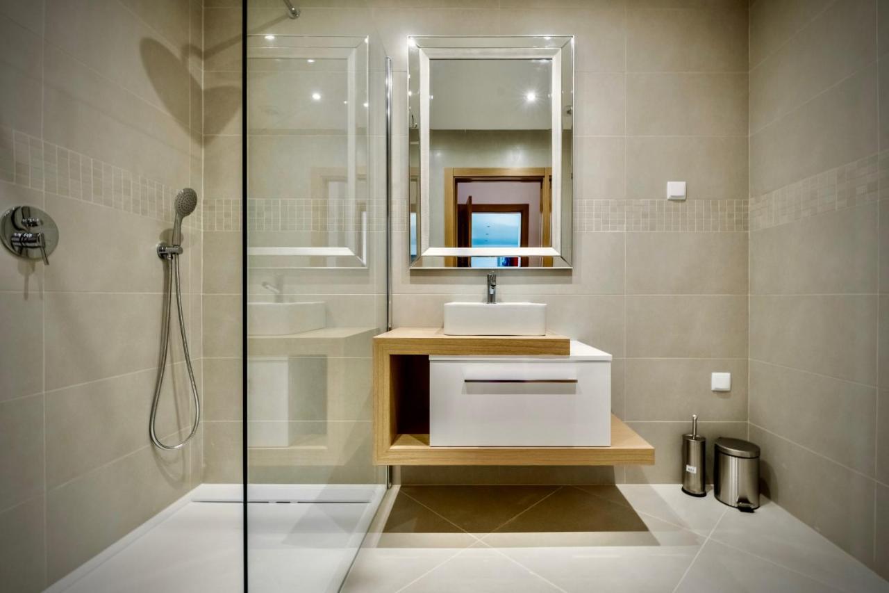 Coolhouses Lagos, 2 Bed Stylish City Flat, Rooftop Shared Pool, Clayheart Dış mekan fotoğraf