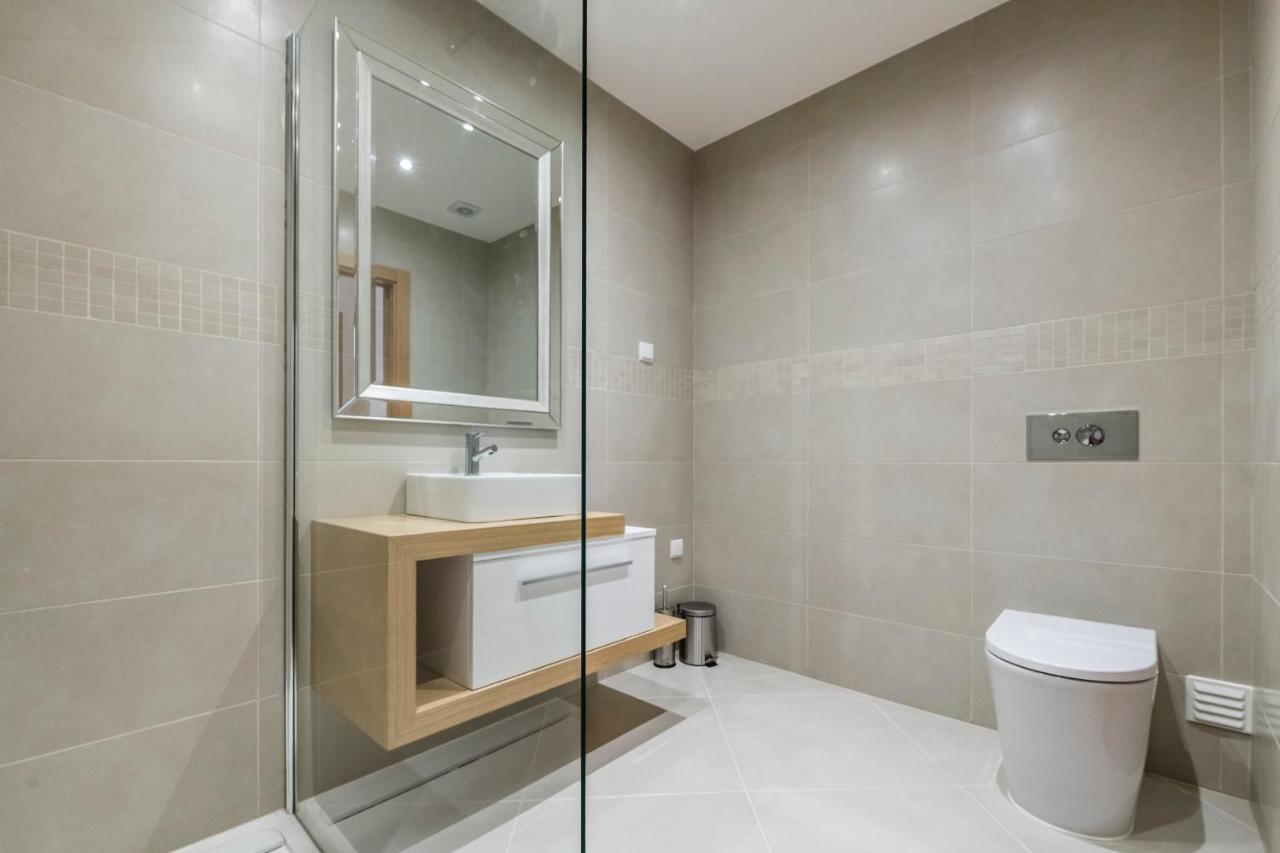 Coolhouses Lagos, 2 Bed Stylish City Flat, Rooftop Shared Pool, Clayheart Dış mekan fotoğraf