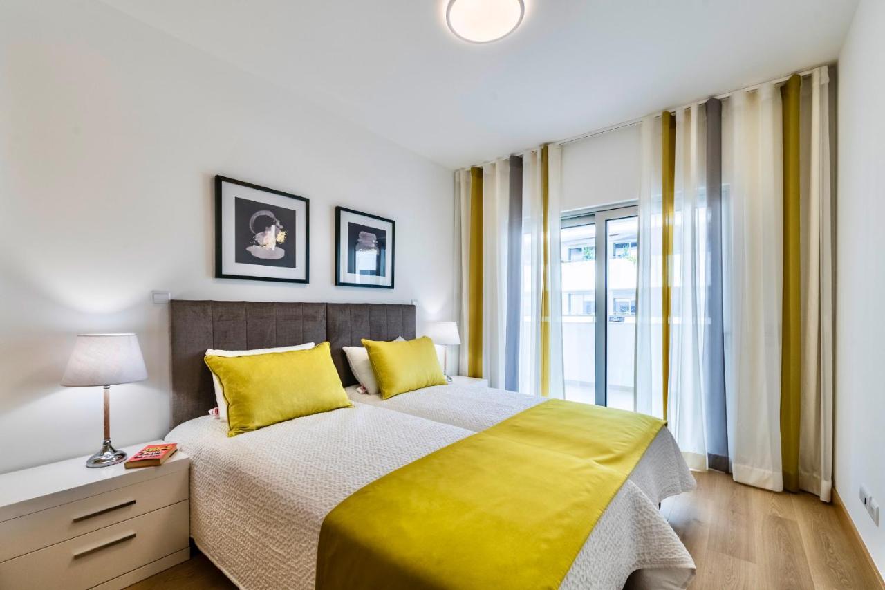 Coolhouses Lagos, 2 Bed Stylish City Flat, Rooftop Shared Pool, Clayheart Dış mekan fotoğraf