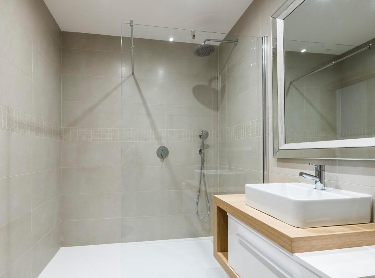 Coolhouses Lagos, 2 Bed Stylish City Flat, Rooftop Shared Pool, Clayheart Dış mekan fotoğraf