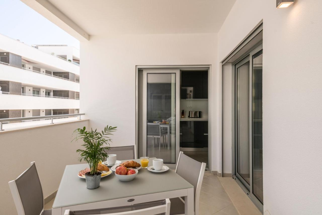 Coolhouses Lagos, 2 Bed Stylish City Flat, Rooftop Shared Pool, Clayheart Dış mekan fotoğraf