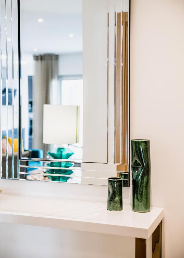 Coolhouses Lagos, 2 Bed Stylish City Flat, Rooftop Shared Pool, Clayheart Dış mekan fotoğraf